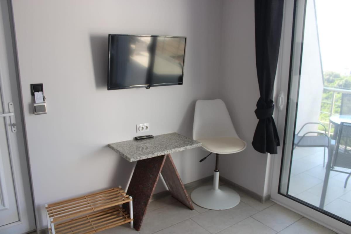Carefree Apartments Улцинь Екстер'єр фото