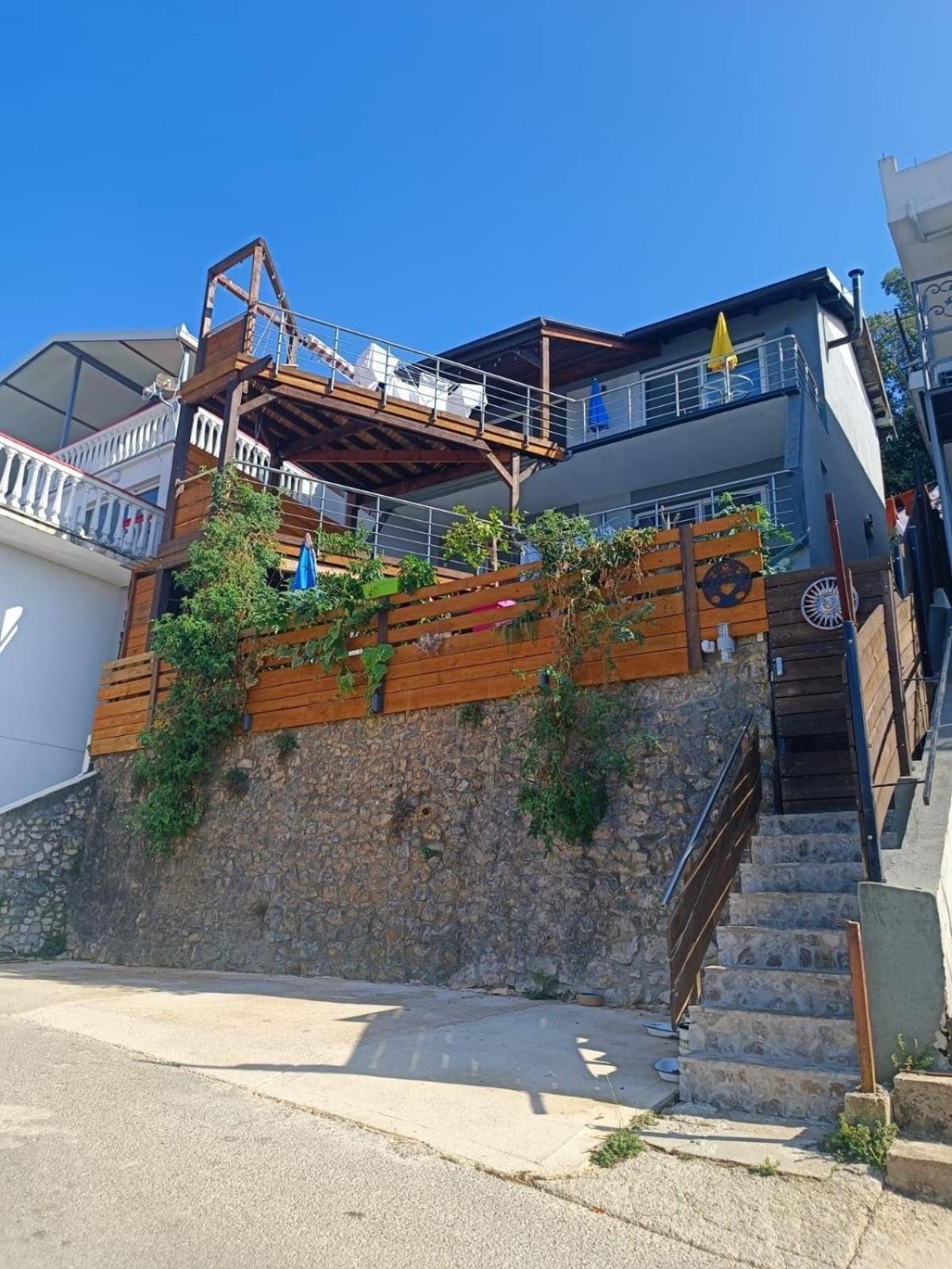Carefree Apartments Улцинь Екстер'єр фото