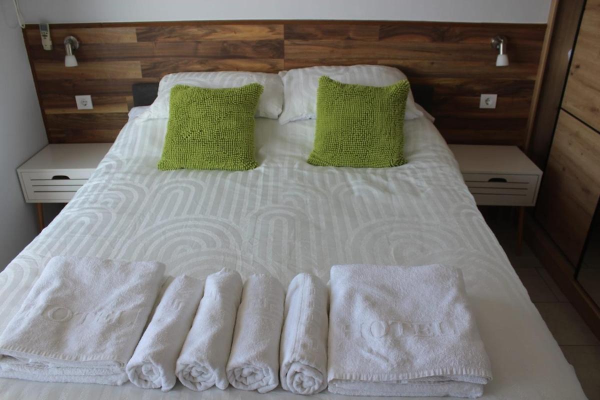 Carefree Apartments Улцинь Екстер'єр фото