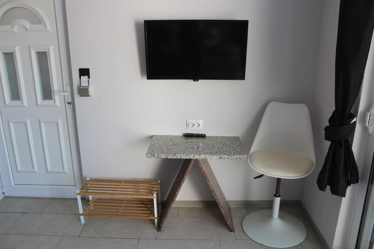 Carefree Apartments Улцинь Екстер'єр фото